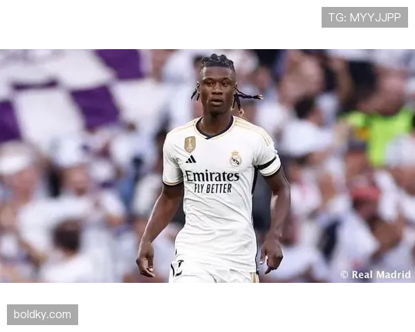 卡马文加在皇马体系中的战术适配性：角色定位与中场协同机制解析