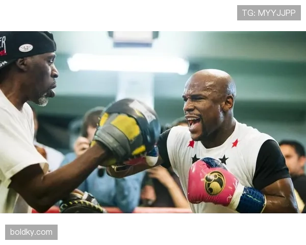 弗洛伊德·梅威瑟一条睡裤都能甩我买房首付好几圈，路人看傻了