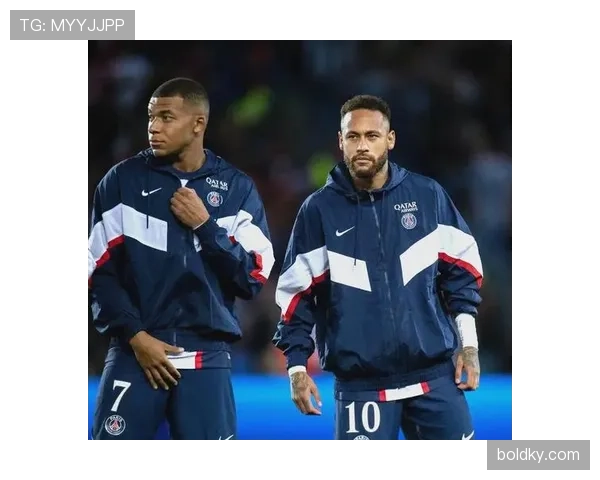 姆巴佩的进攻能力是否依赖体系支撑？——战术角色与自主创造机会的深度解析